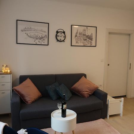 Runa Zagreb Luaran gambar