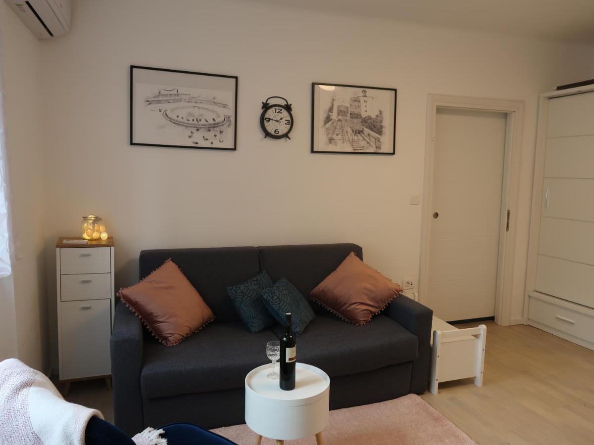 Runa Zagreb Luaran gambar