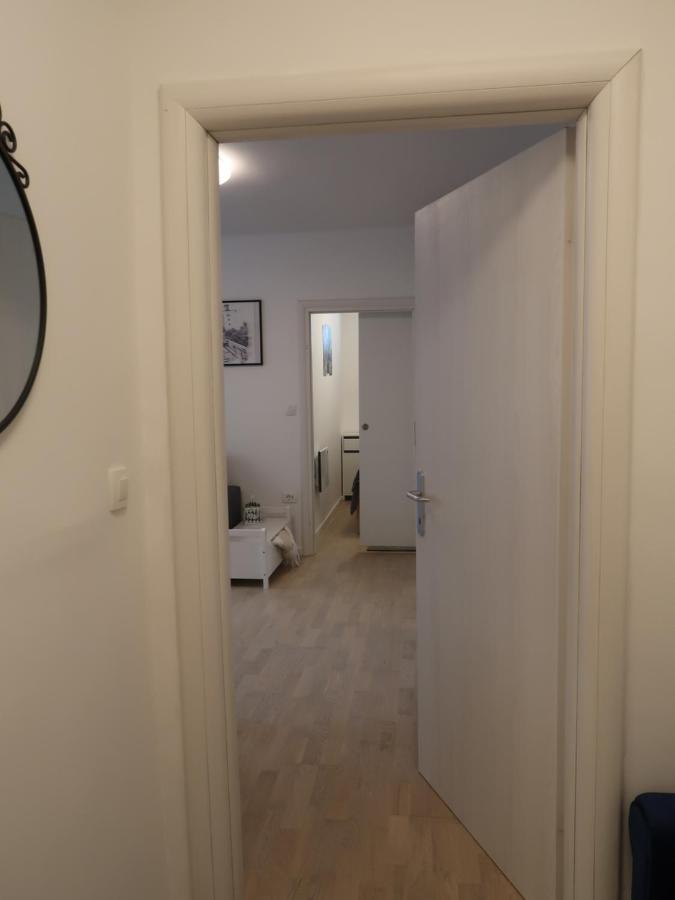 Runa Zagreb Luaran gambar
