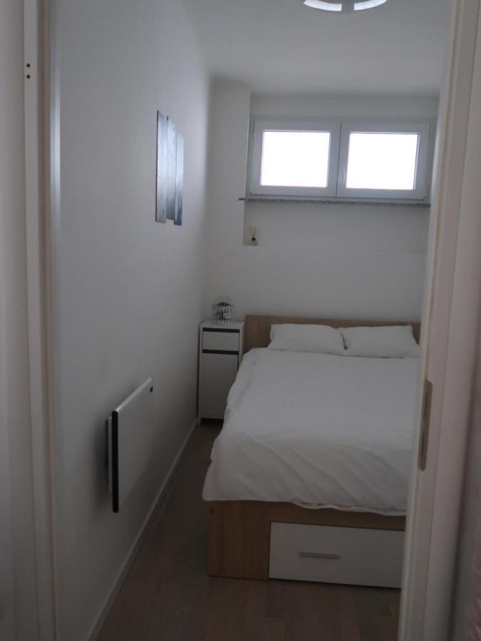 Runa Zagreb Luaran gambar
